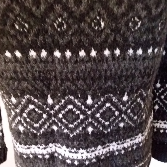 American Eagle Outfitters Grey/White Crew SweaterA - Picture 9 of 11